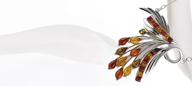 Elegancka biżuteria srebrna z bursztynem